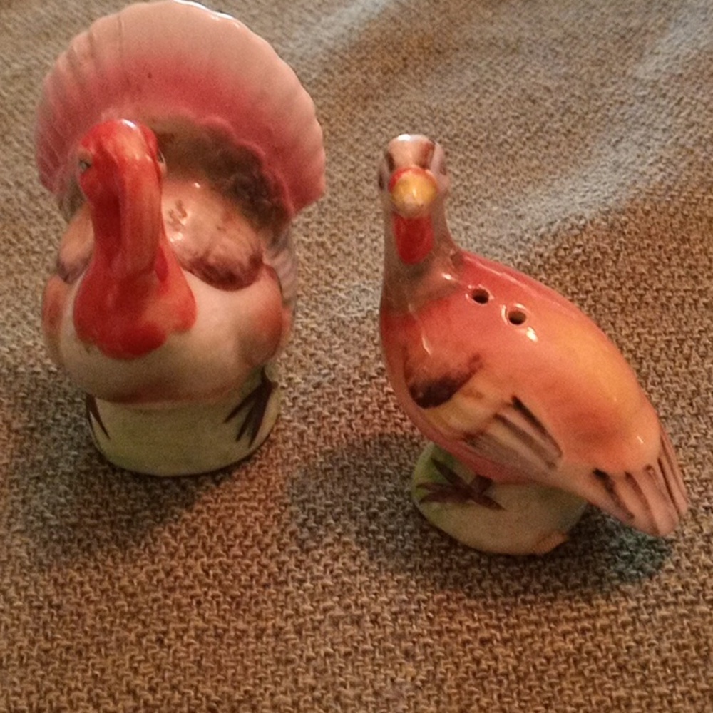 Victoria's ceramics turkey salt and pepper shakers